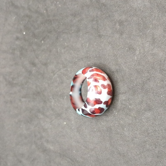 Size 8 acrylic leopard print ring - Picture 2 of 2